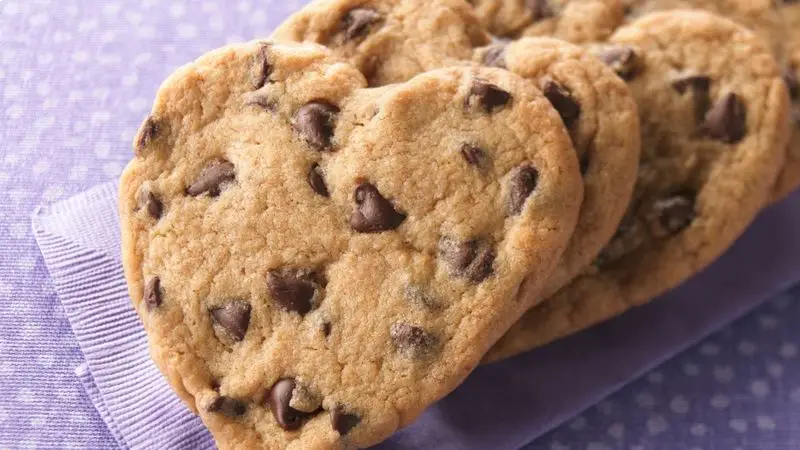 Heart-Shaped Chocolate Chip Cookies Heart-Shaped Chocolate Chip Cookies
